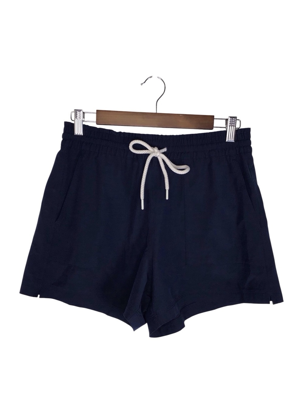 Faherty All Day Short Draw String in Navy Size Small.
